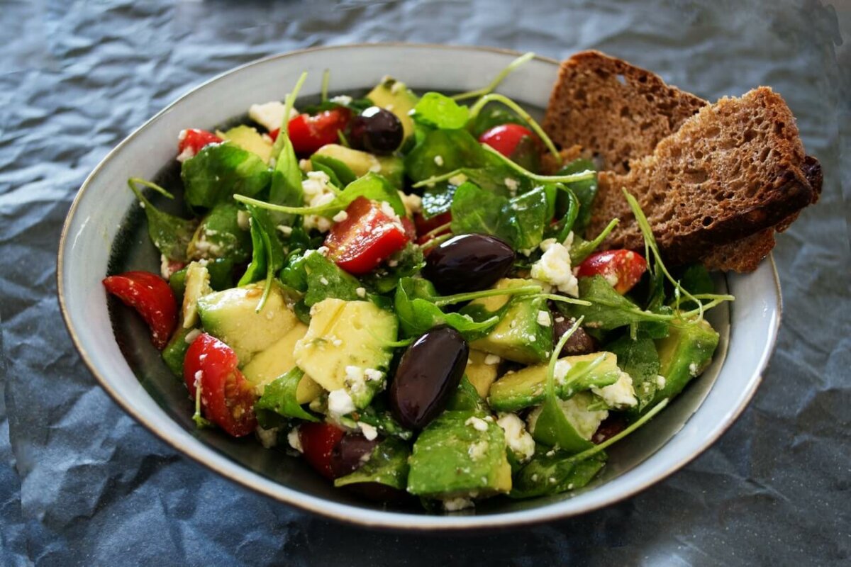 Photo of a bowl of salad with bread. Photo credit: Dana Tentis