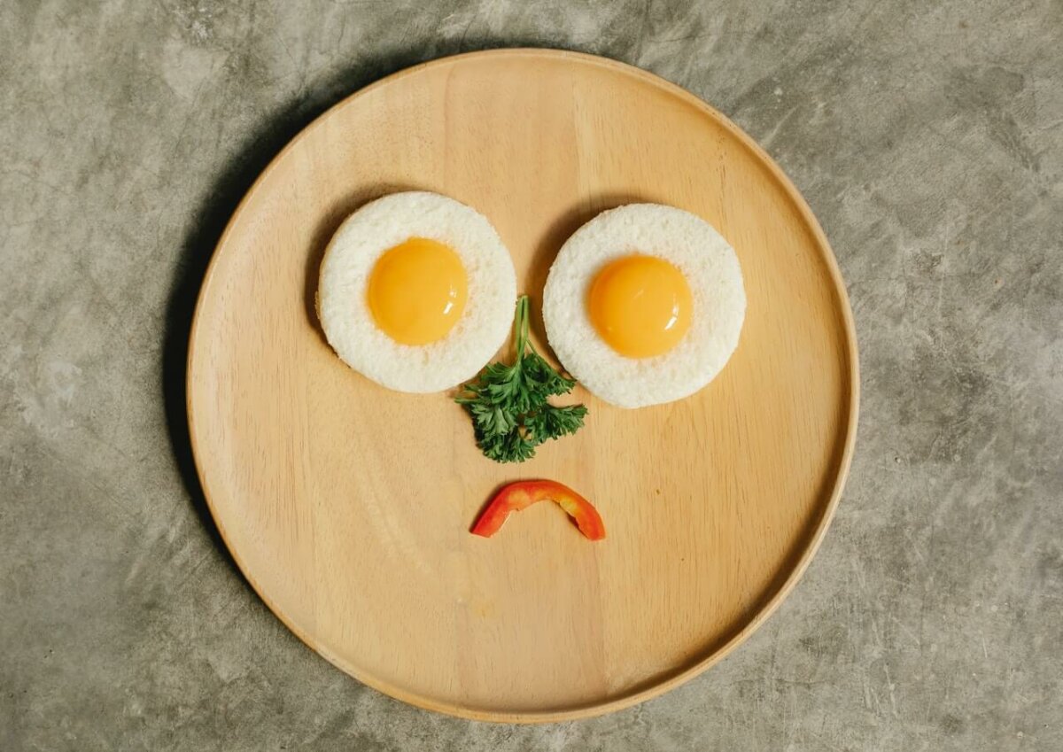 Food on plate forming a sad face. Image credit: Klaus Nielsen