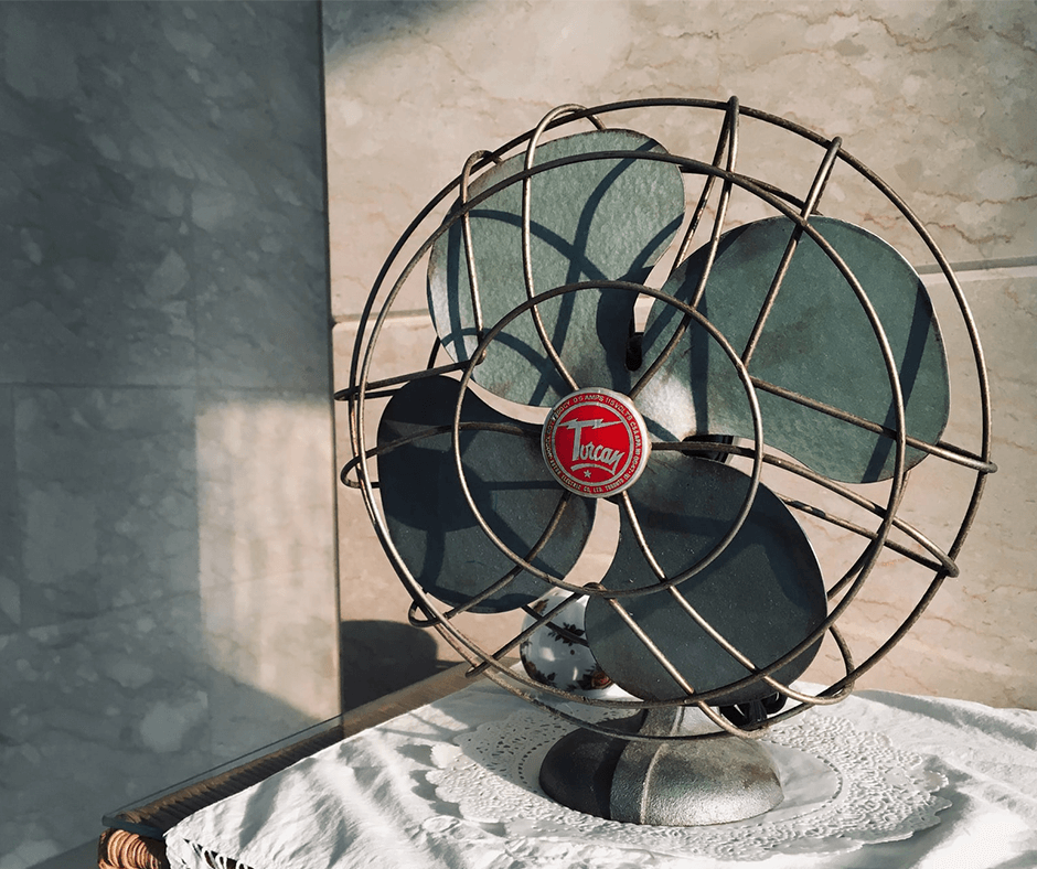 Vintage oscillating fan. Image credit: Yechan Park